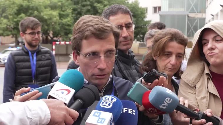 Almeida vota y anima a acudir a la cita con las urnas