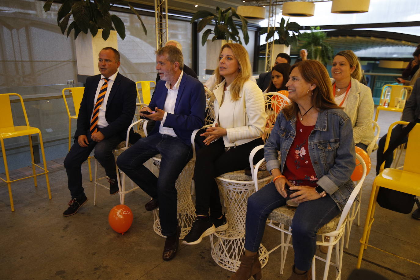 El ambiente electoral en la sede de Cs, en imágenes