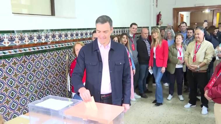 Pedro Sánchez ejerce su derecho al voto