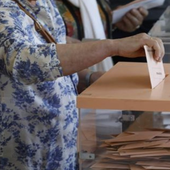 Plantón en el colegio electoral: «Solo hemos aparecido los suplentes»