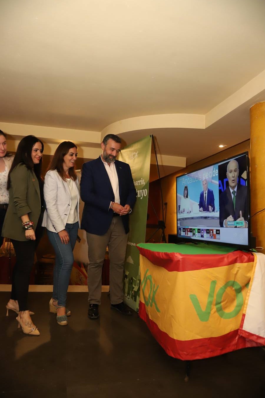 El ambiente en la sede de Vox de Córdoba, en imágenes