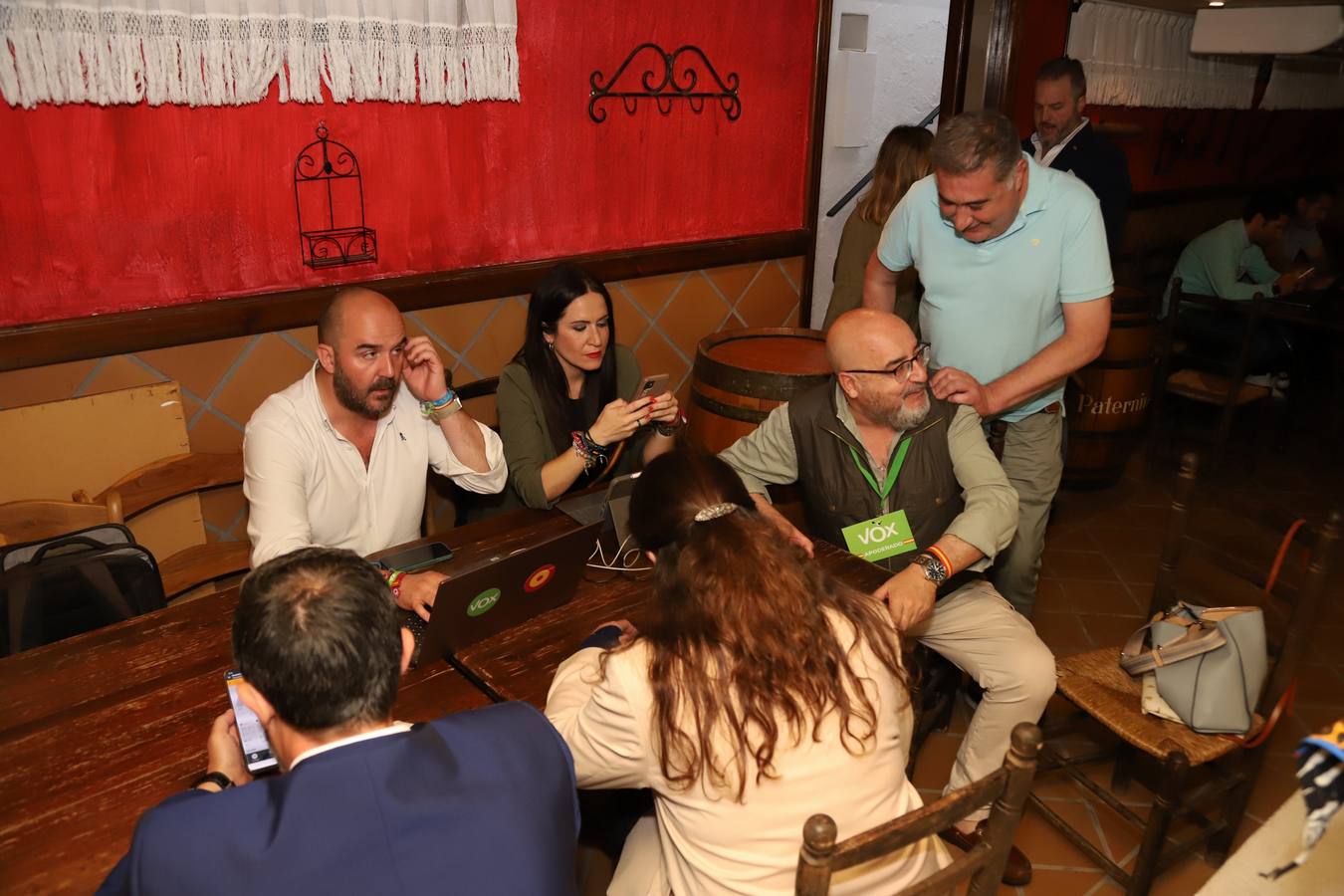 El ambiente en la sede de Vox de Córdoba, en imágenes