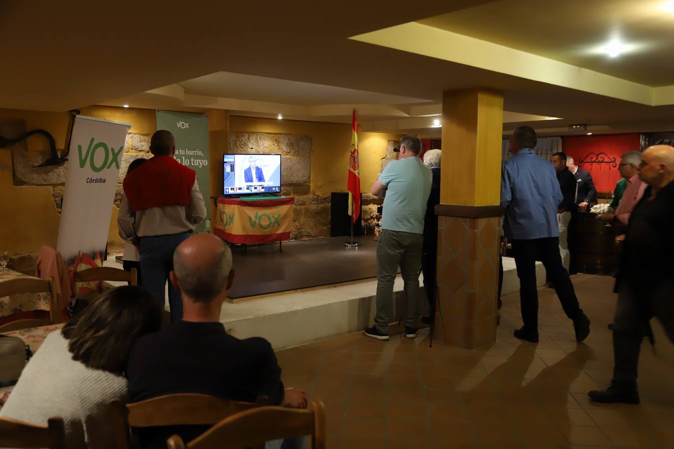 El ambiente en la sede de Vox de Córdoba, en imágenes