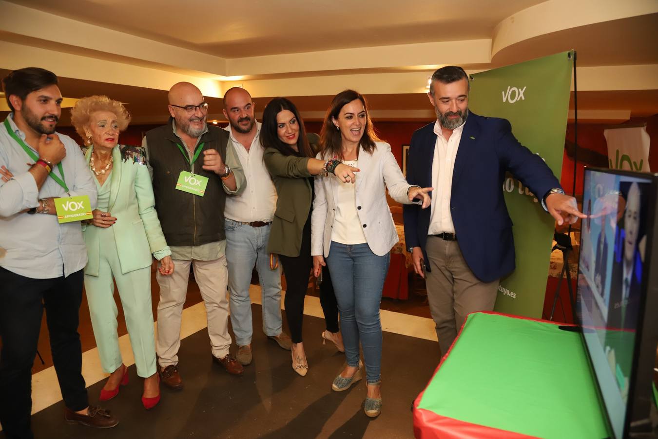 El ambiente en la sede de Vox de Córdoba, en imágenes