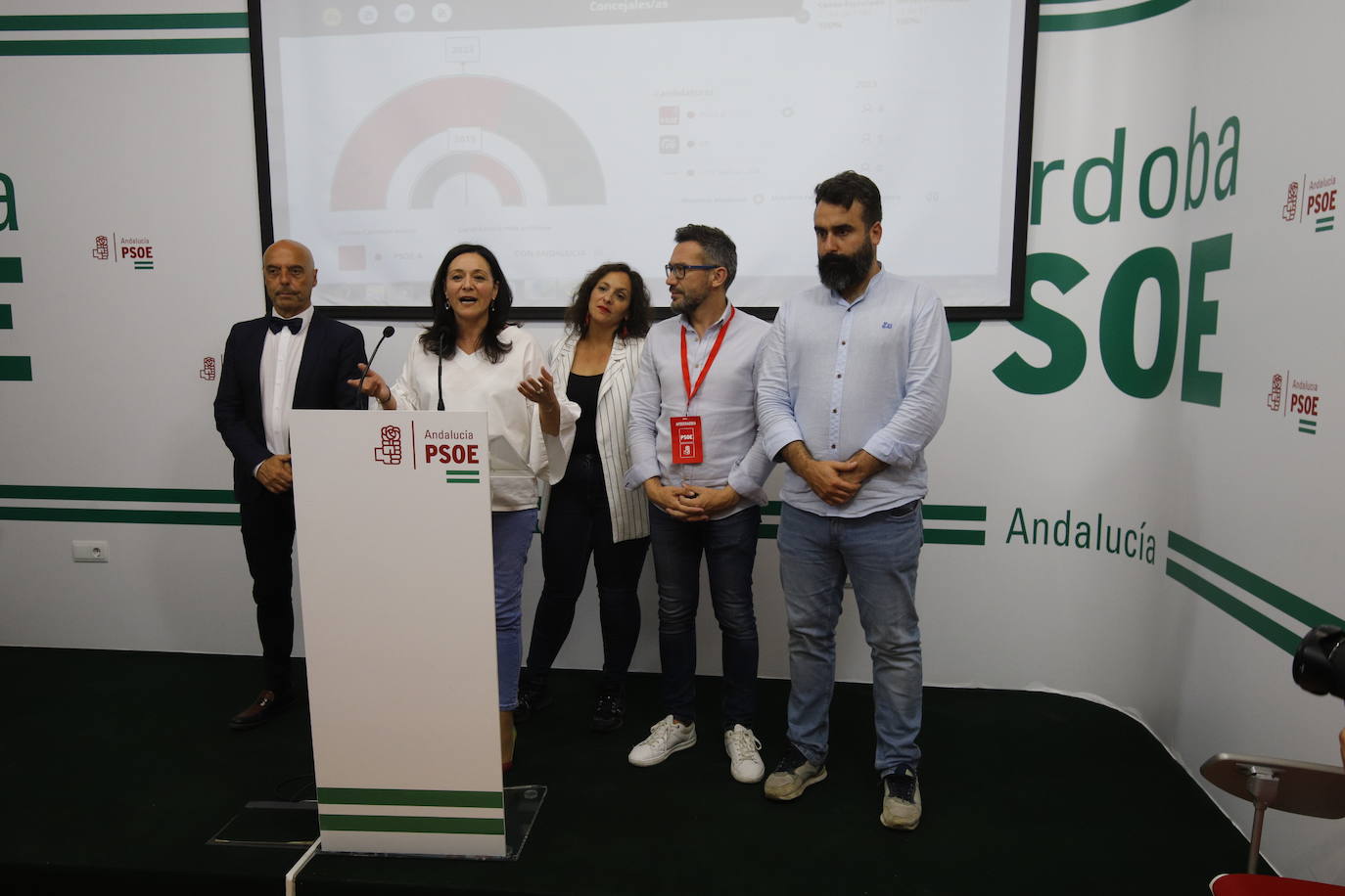 El ambiente en la sede del PSOE de Córdoba, en imágenes