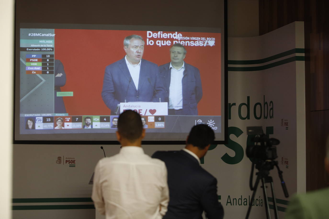 El ambiente en la sede del PSOE de Córdoba, en imágenes