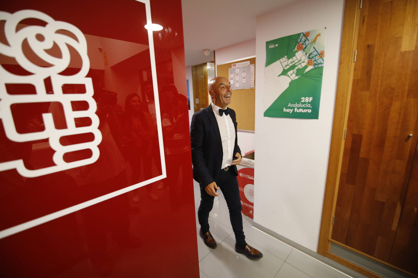 El ambiente en la sede del PSOE de Córdoba, en imágenes