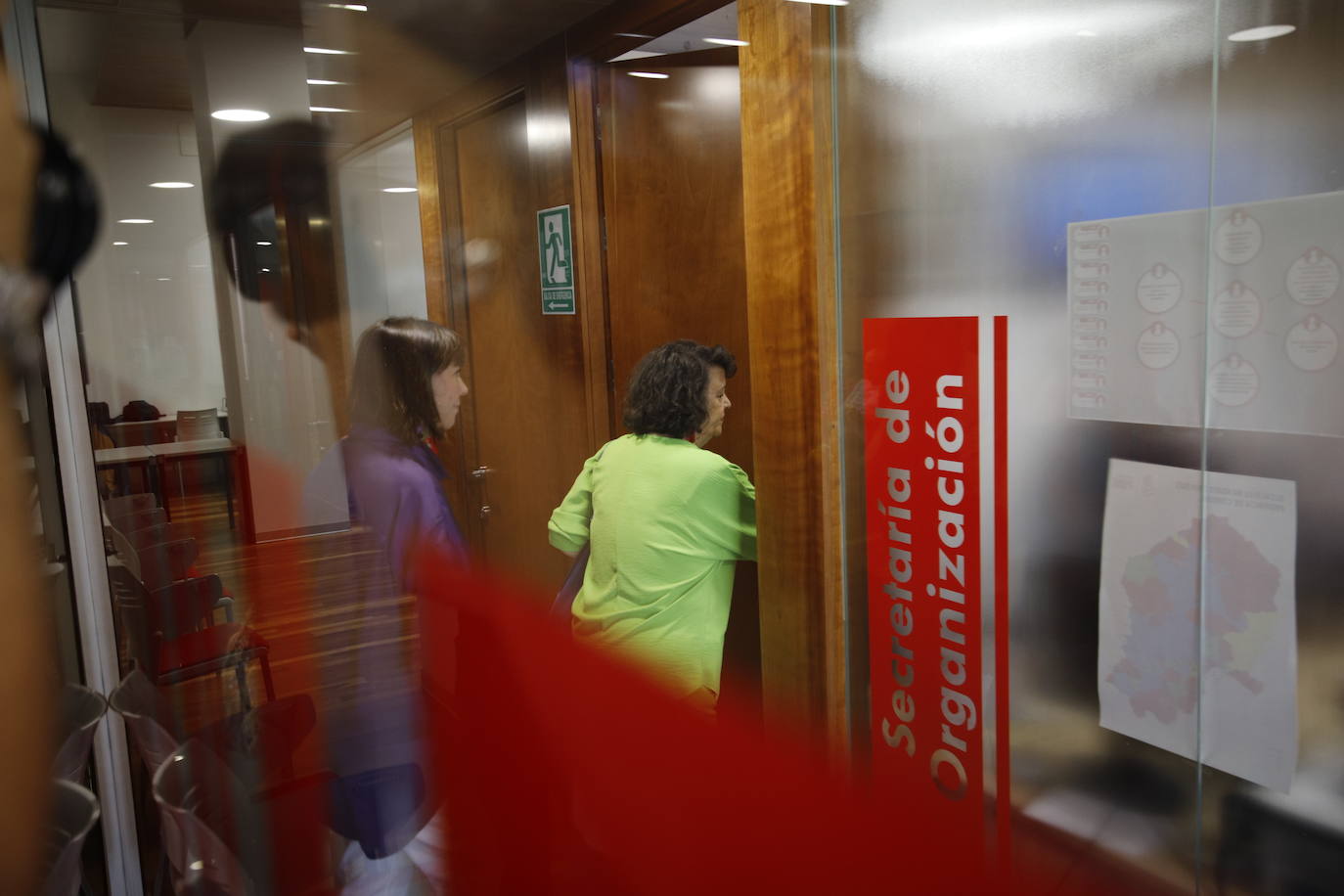 El ambiente en la sede del PSOE de Córdoba, en imágenes