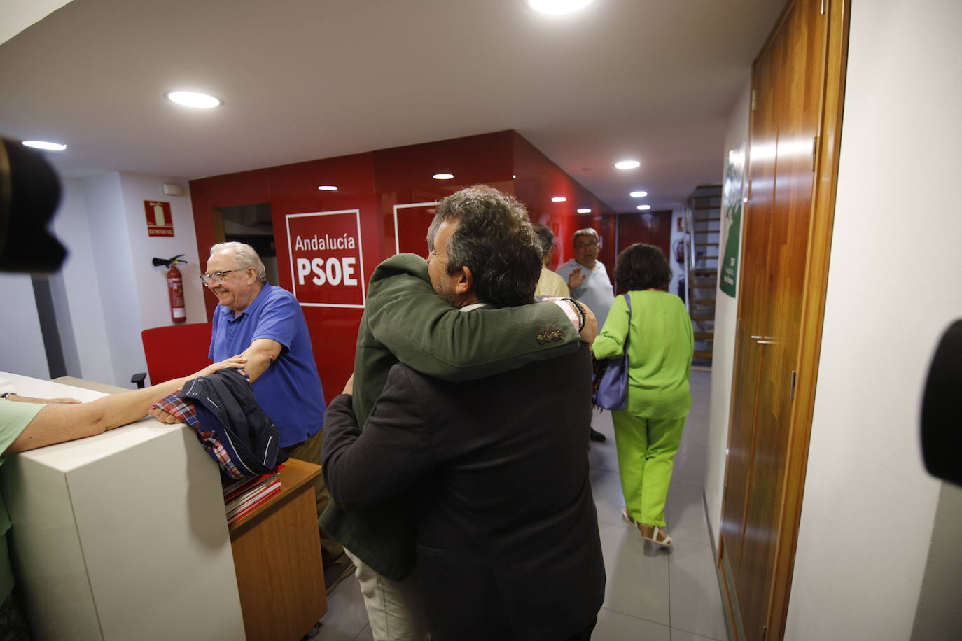 El ambiente en la sede del PSOE de Córdoba, en imágenes