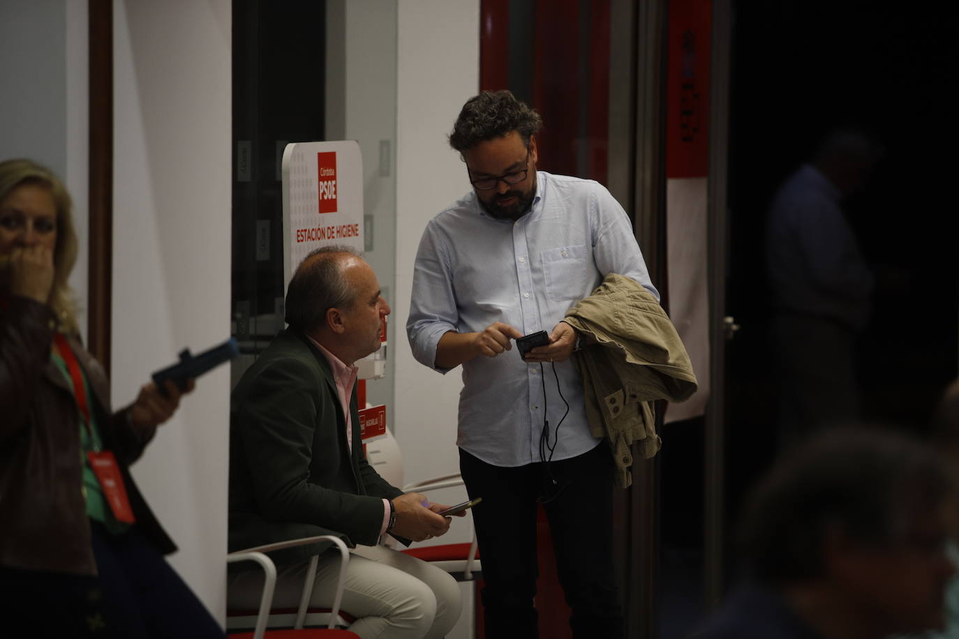 El ambiente en la sede del PSOE de Córdoba, en imágenes