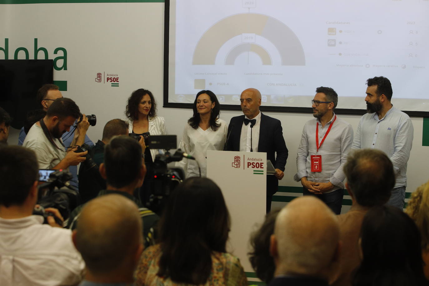 El ambiente en la sede del PSOE de Córdoba, en imágenes