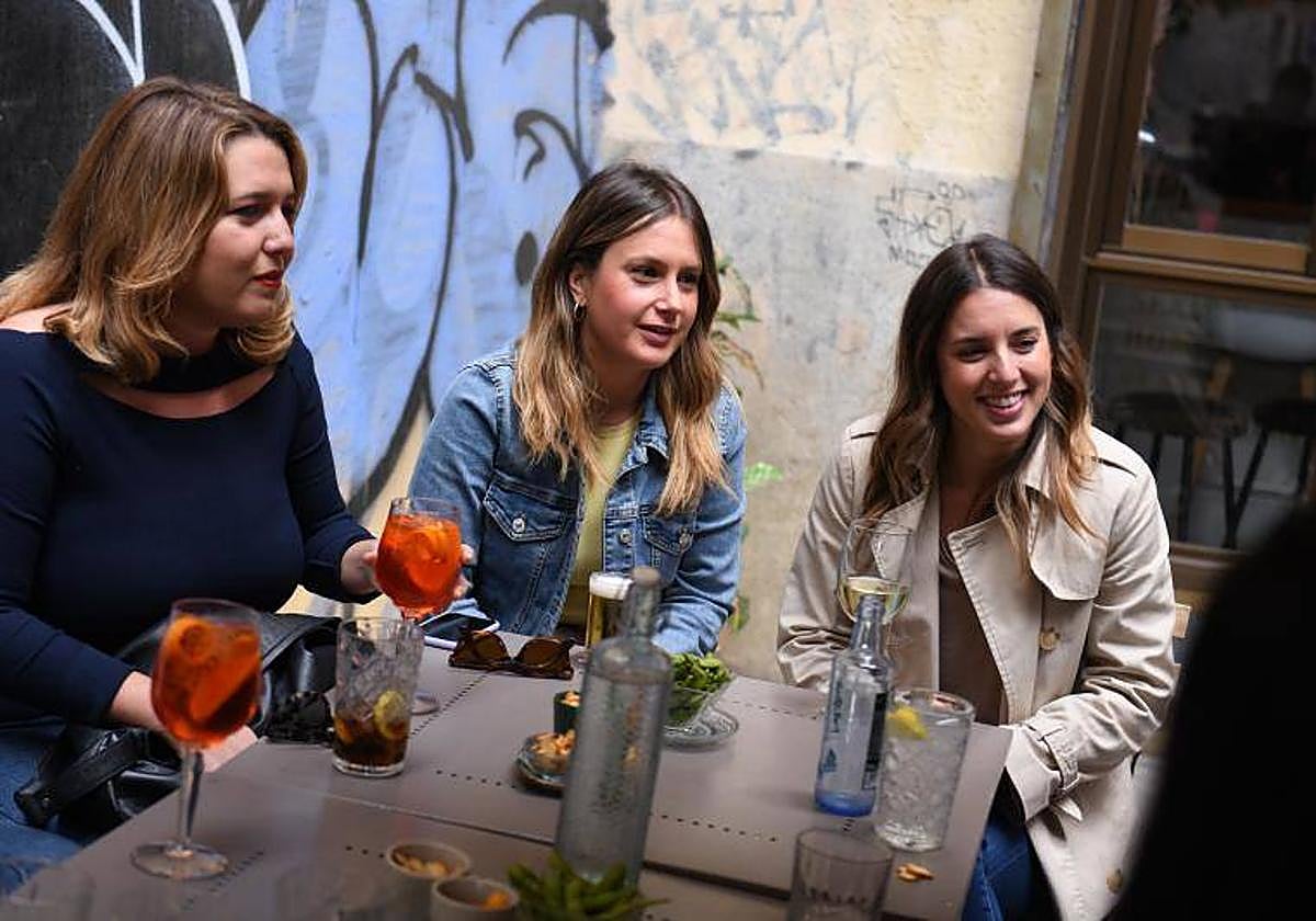 Ángela Rodríguez 'Pam', Alejandra Jacinto e Irene Montero durante la jornada de reflexión