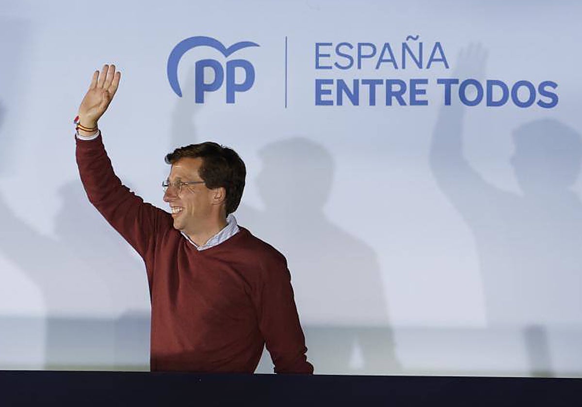 El alcalde, José Luis Martínez-Almeida, en la noche electoral