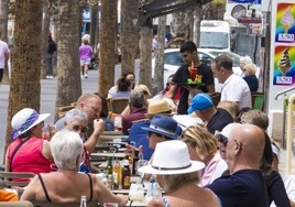«Esto es un bar de pueblo»: la razón de un hostelero para ofrecer 50 euros por 15 horas semanales a un camarero
