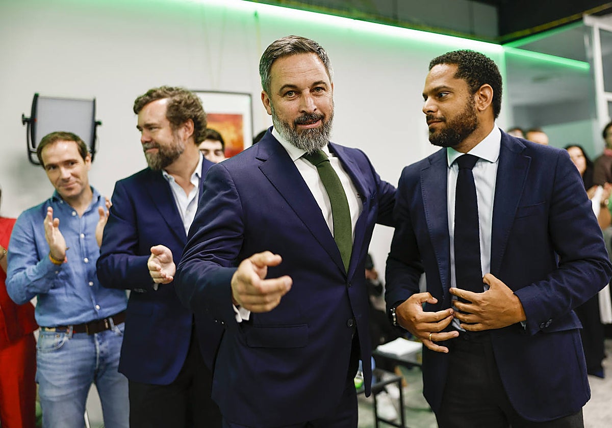 Santiago Abascal, Ignacio Garriga e Iván Espinosa de los Monteros, este lunes en la sede de Vox