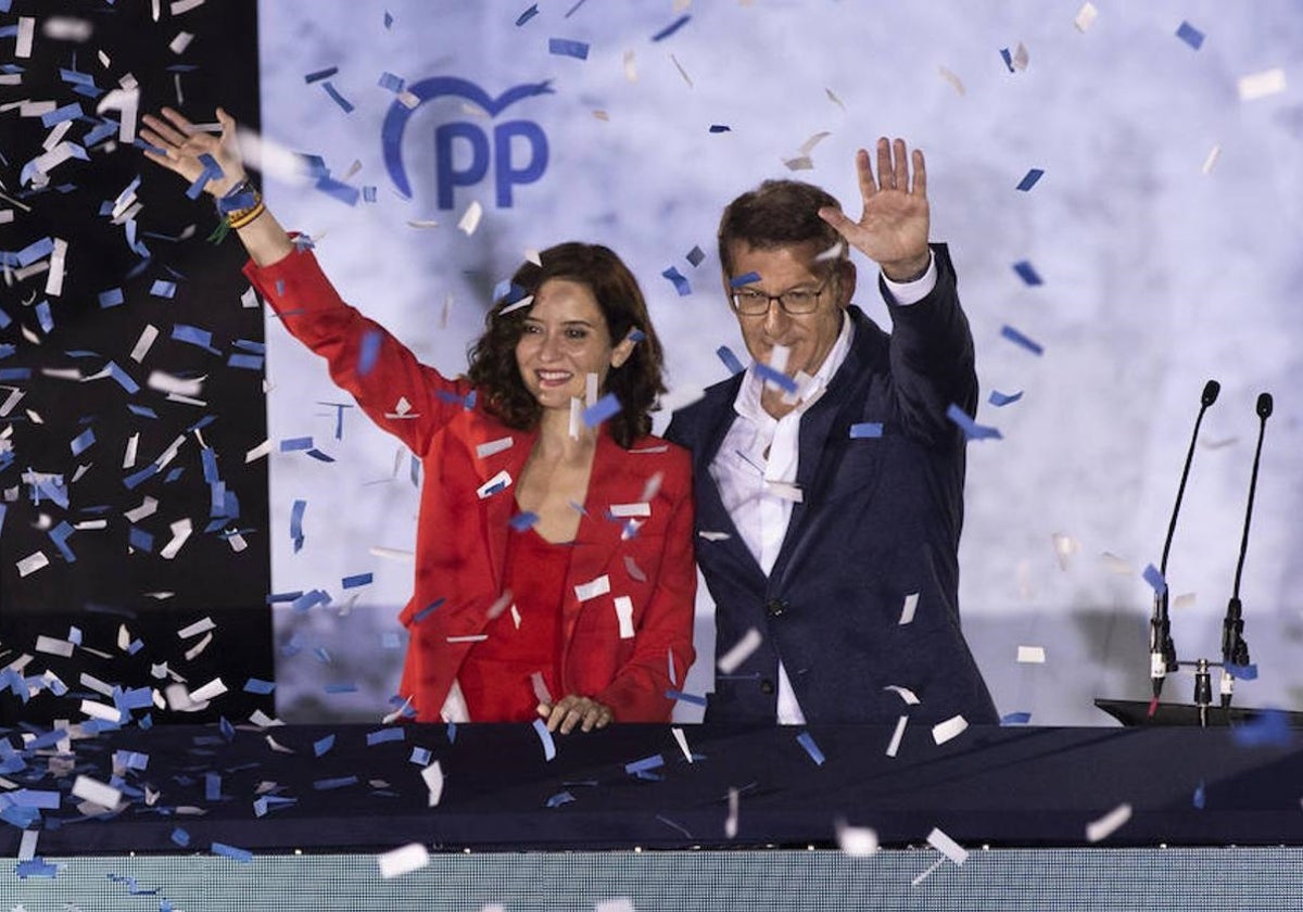 Celebración en la calle Génova de los miembros del PP