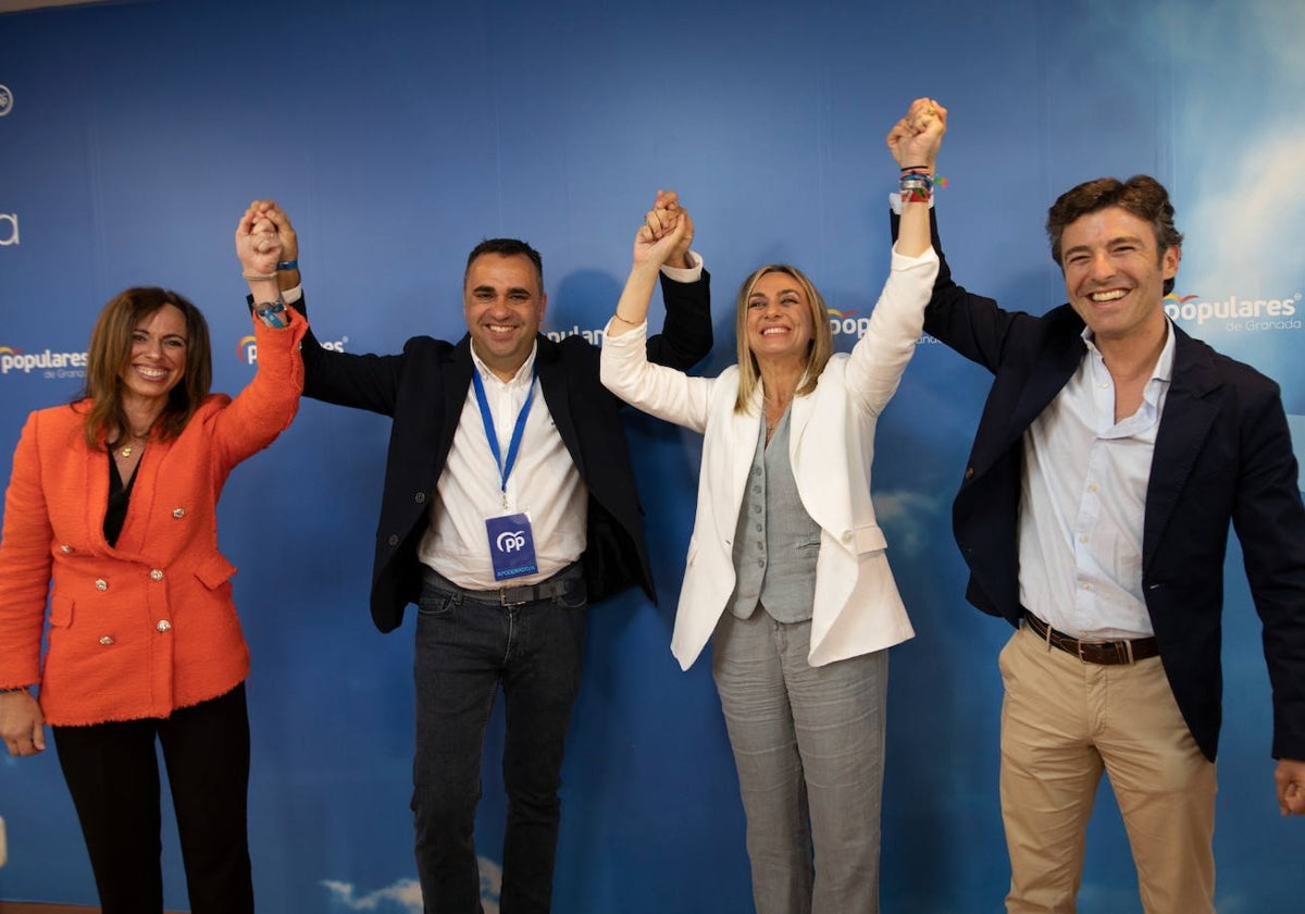 Marifrán Carazo, candidata a la alcaldía de Granada, junto a Jorge Saavedra, secretario general provincial del PP, Francis Rodríguez, presidente provincial y la consejera de Fomento, Rocío Díaz