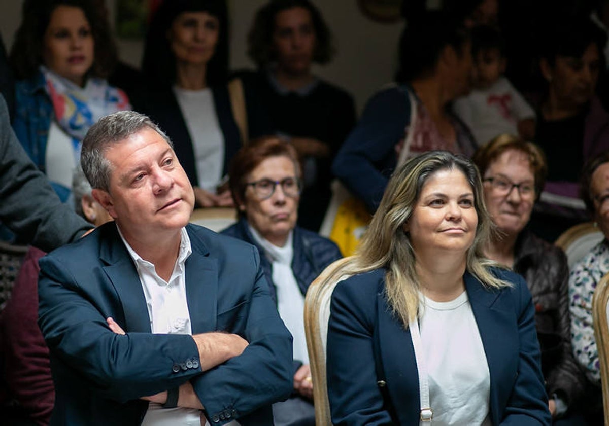 García-Page con la nueva alcaldesa de Consuegra, María Luisa Rodríguez, durante un acto de campaña