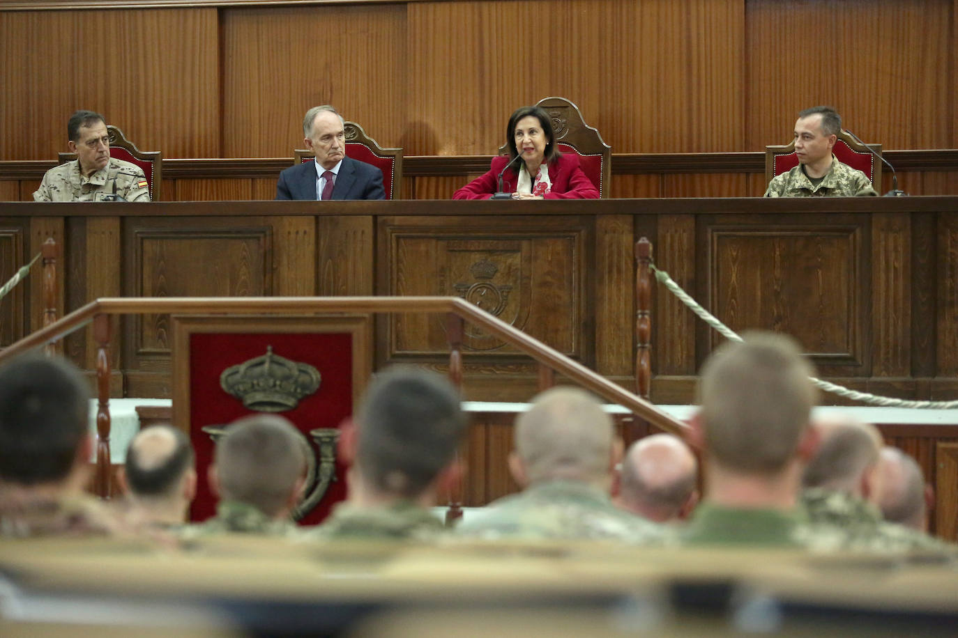 La ministra de Defensa despide a los sanitarios ucranianos