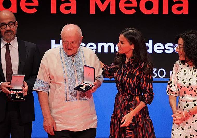 La Reina reconoce la labor de la Cruz Roja en la guerra con unas palabras en ucraniano