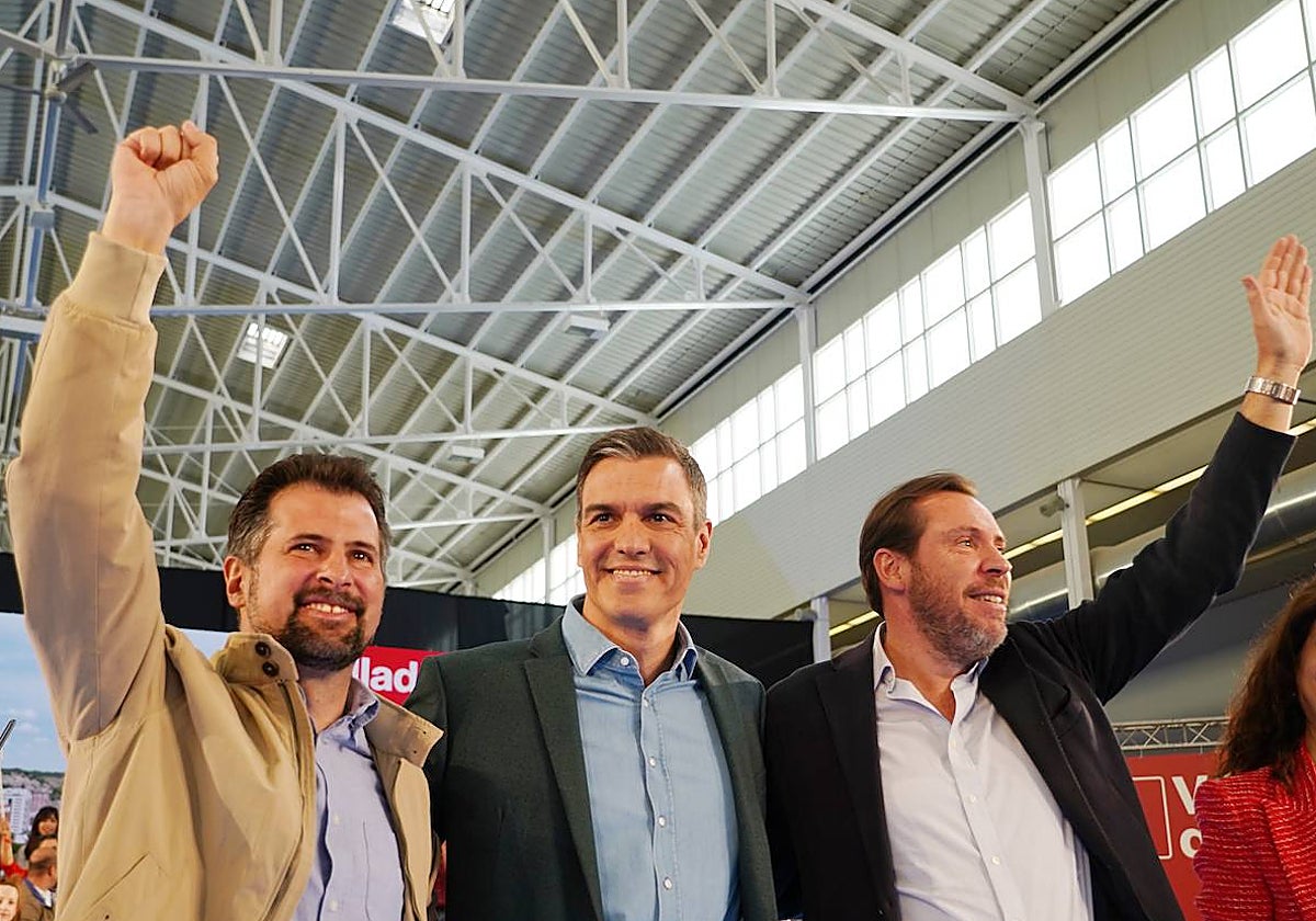 Pedro Sánchez, Luis Tudanca y Óscar Puente, durante un mitin celebrado en la campaña para el 28M
