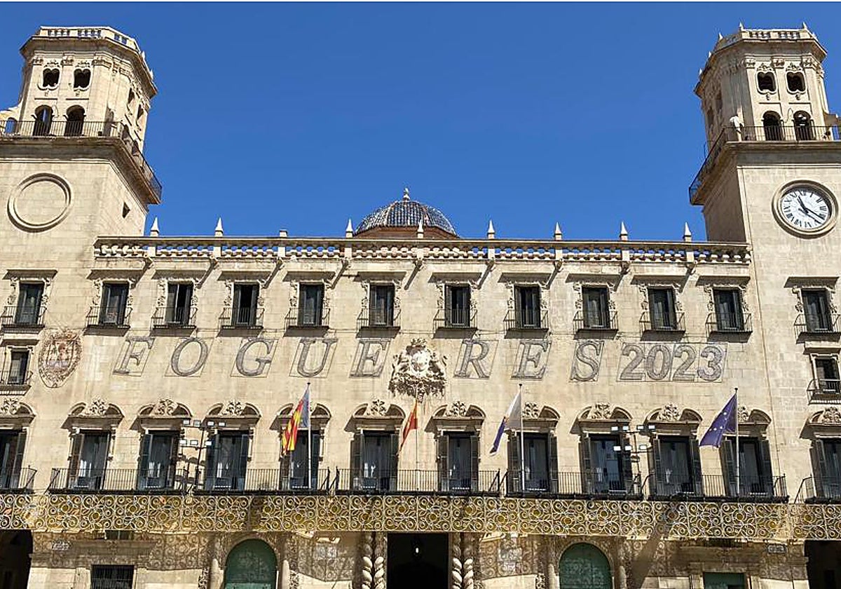 Alicante dará la bienvenida a sus Fogueres con una iluminación especial de 300.00 leds en 50 arcos multicolores