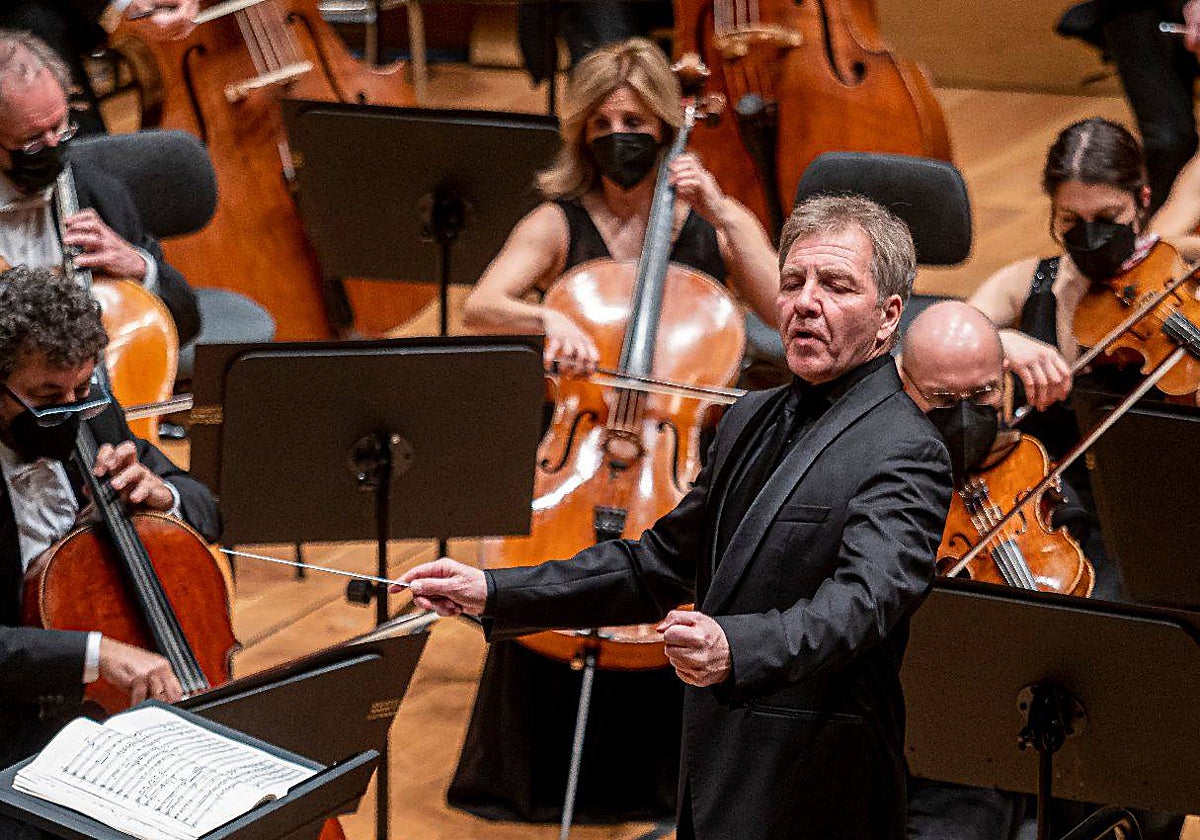 Thierry Fischer al frente de la Orquesta Sinfónica de Castilla y León