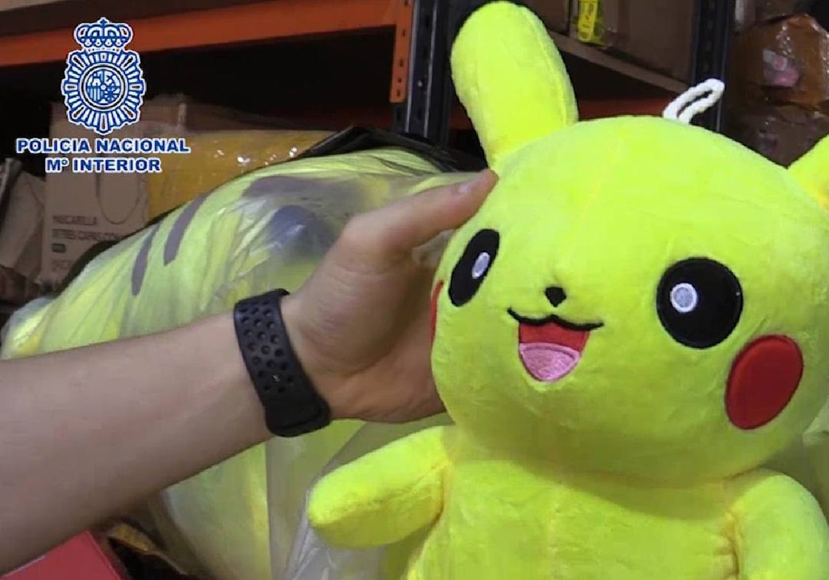 Peluche de Pikachu falso