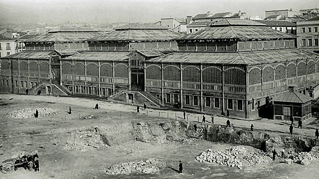 Reconstrucción de la histórica plaza de los Mostenses