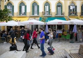Los dueños de los pisos turísticos en Andalucía estarán obligados a instalar medidores de ruido