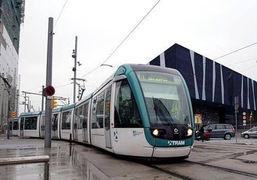 Muere un hombre atropellado por el tranvía en Barcelona