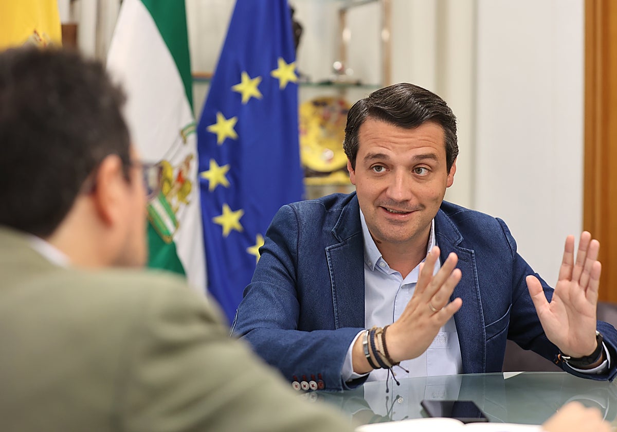 José María Bellido, durante la entrevista con ABC en su despacho del Ayuntamiento de Córdoba