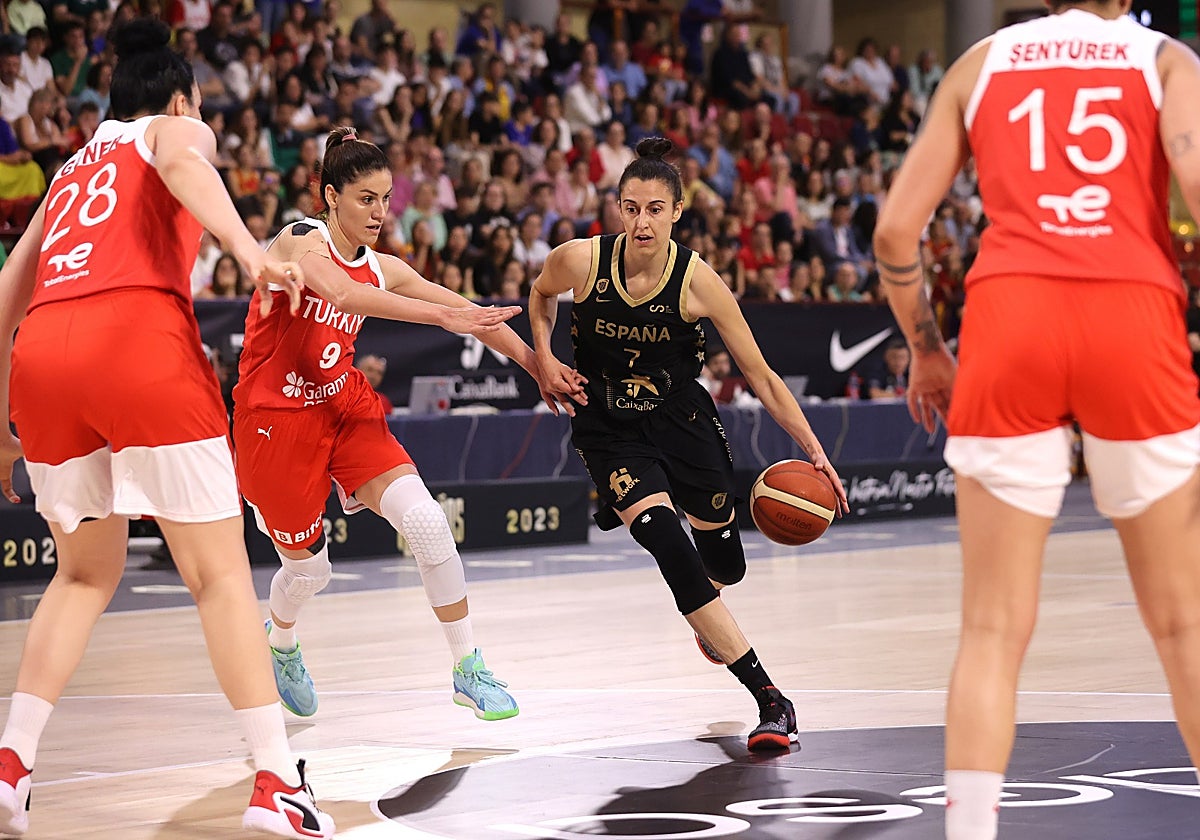 Alba Torrens se abre paso ante las rivales de Turquía en Vista Alegre