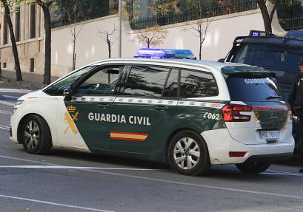 Una patrulla de la Guardia Civil, el Cuerpo que investiga esta muerte, en una imagen de archivo