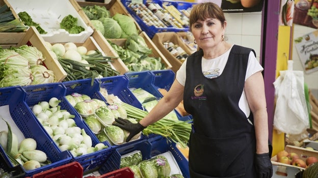 Rosa Ibáñez desde su puesto de frutas y verduras