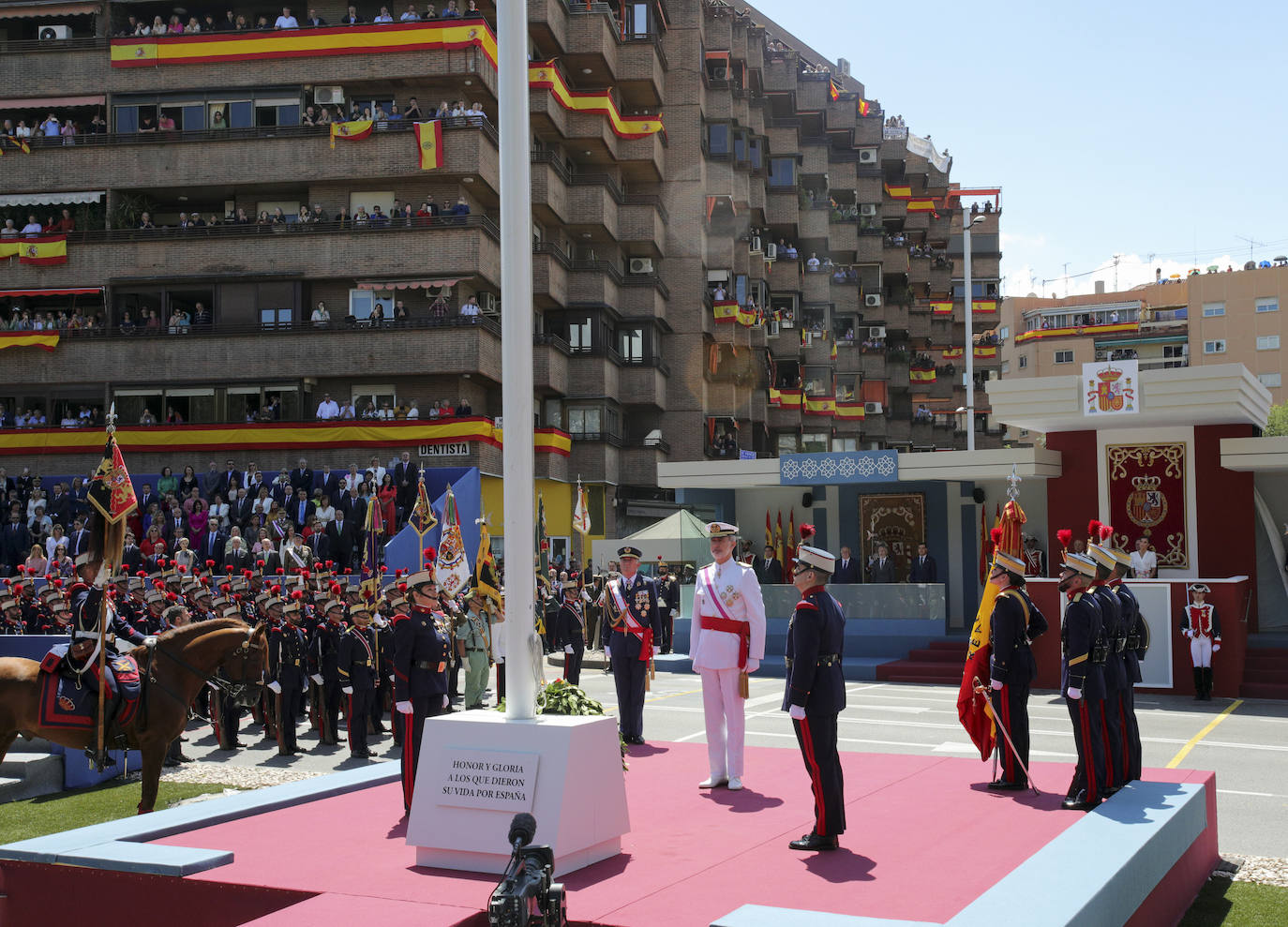 El homenaje a los caídos durante la ceremonia del Día de las Fuerzas Armadas