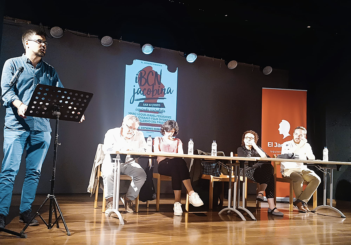 Guillermo del Valle interviniendo en el acto de El Jacobino, hoy en Barcelona