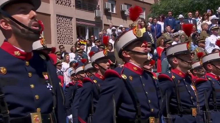 Los Reyes presiden el desfile del Día de las Fuerzas Armadas