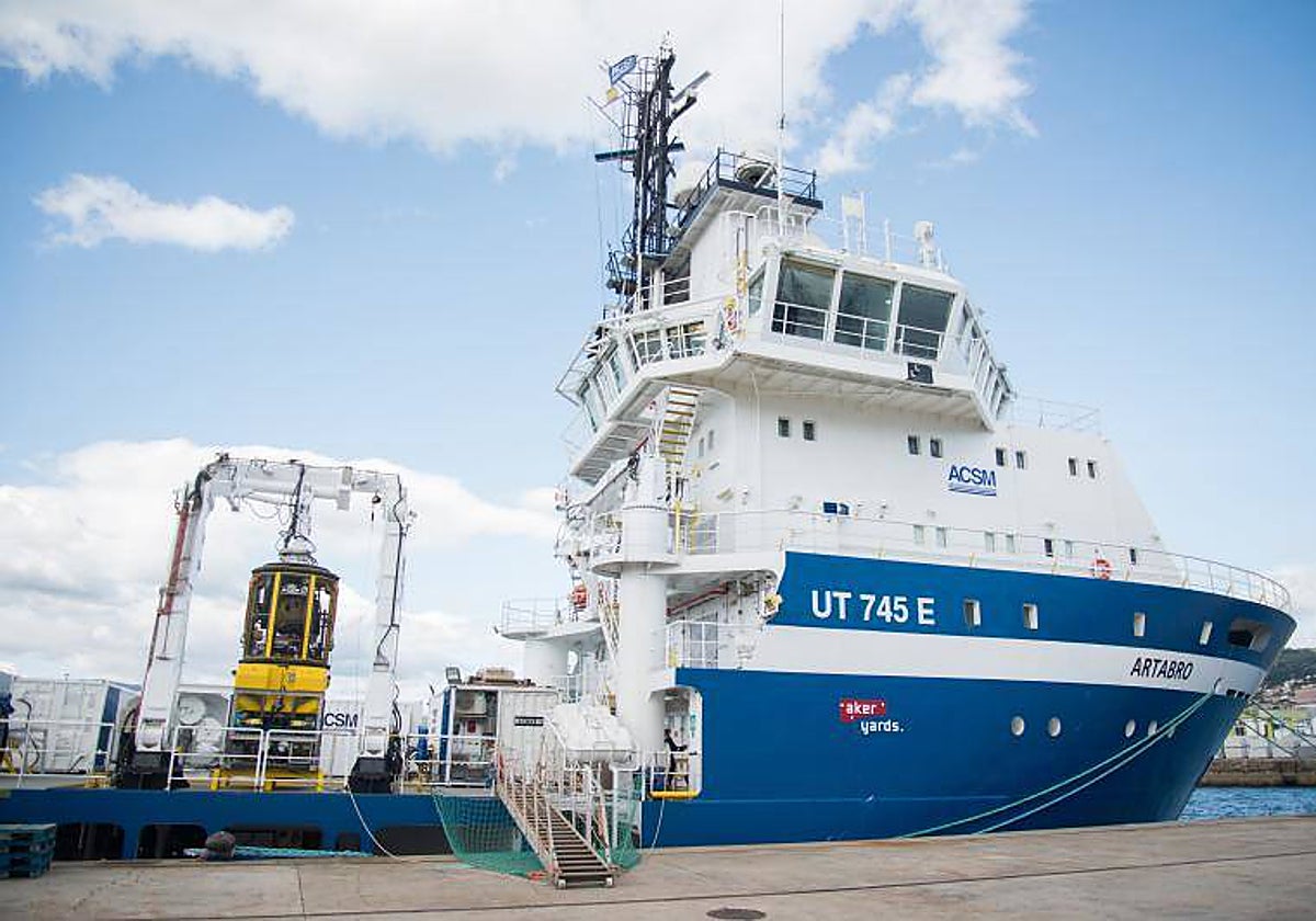 El Ártabro, en el puerto de Vigo, antes de partir hacia Terranova (Canadá)