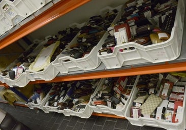 El Ayuntamiento de Madrid subasta joyas, relojes y dispositivos no reclamados en objetos perdidos