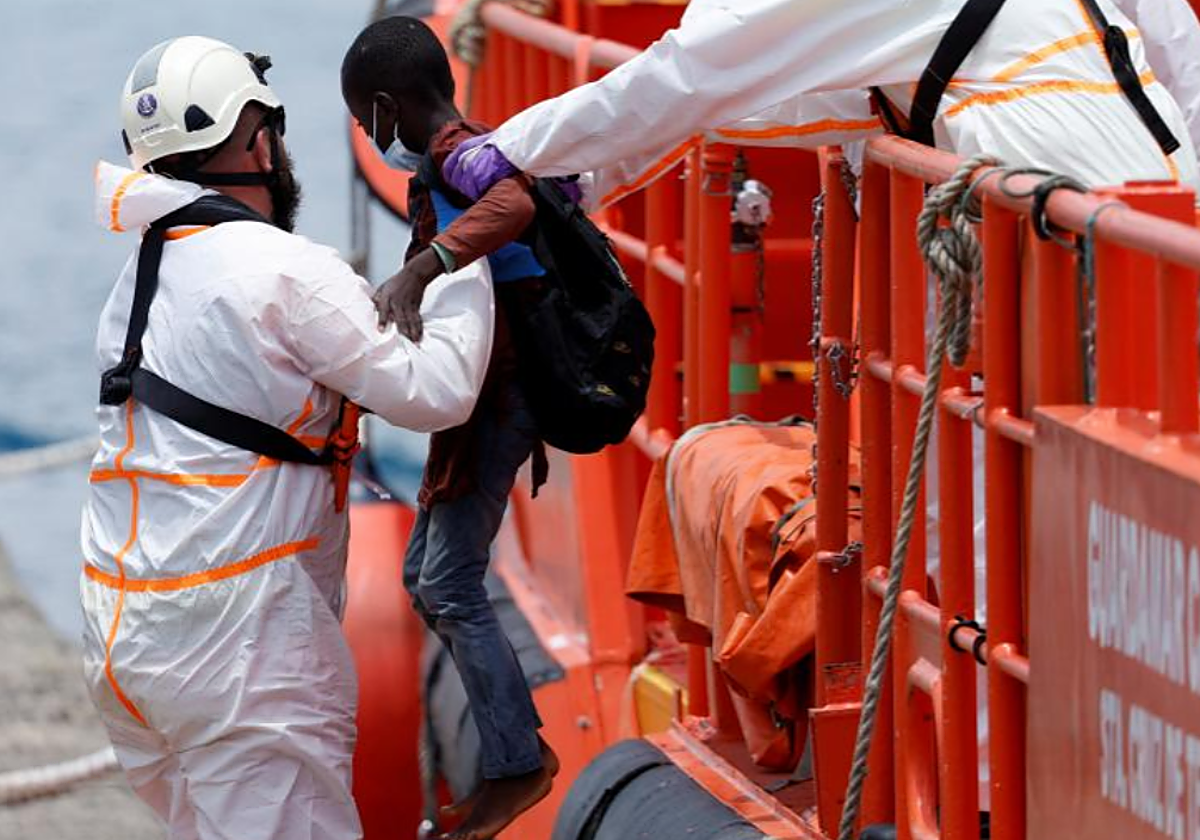 Desembarco de un niño rescatado en una patera cercana a Gran Canaria este fin de semana