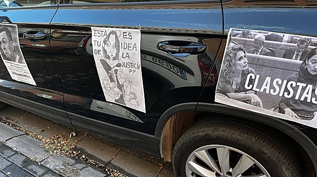 Uno de los coches de la caravana de protesta en Córdoba