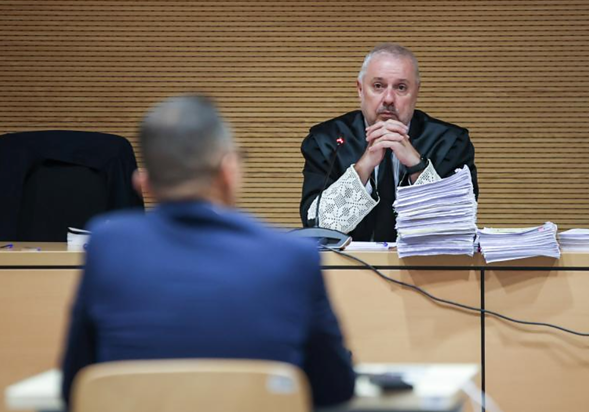 Raúl D.C. en el momento en el que confiesa el asesinato ante el juez