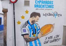 Un graffiti de Messi en el casco antiguo de Córdoba desata la polémica