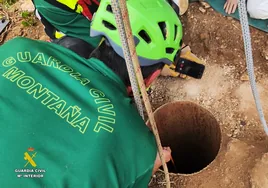 Hallan restos óseos en un estrecho y profundo pozo de sondeo de Manzanares donde se busca al empresario desaparecido en 2019