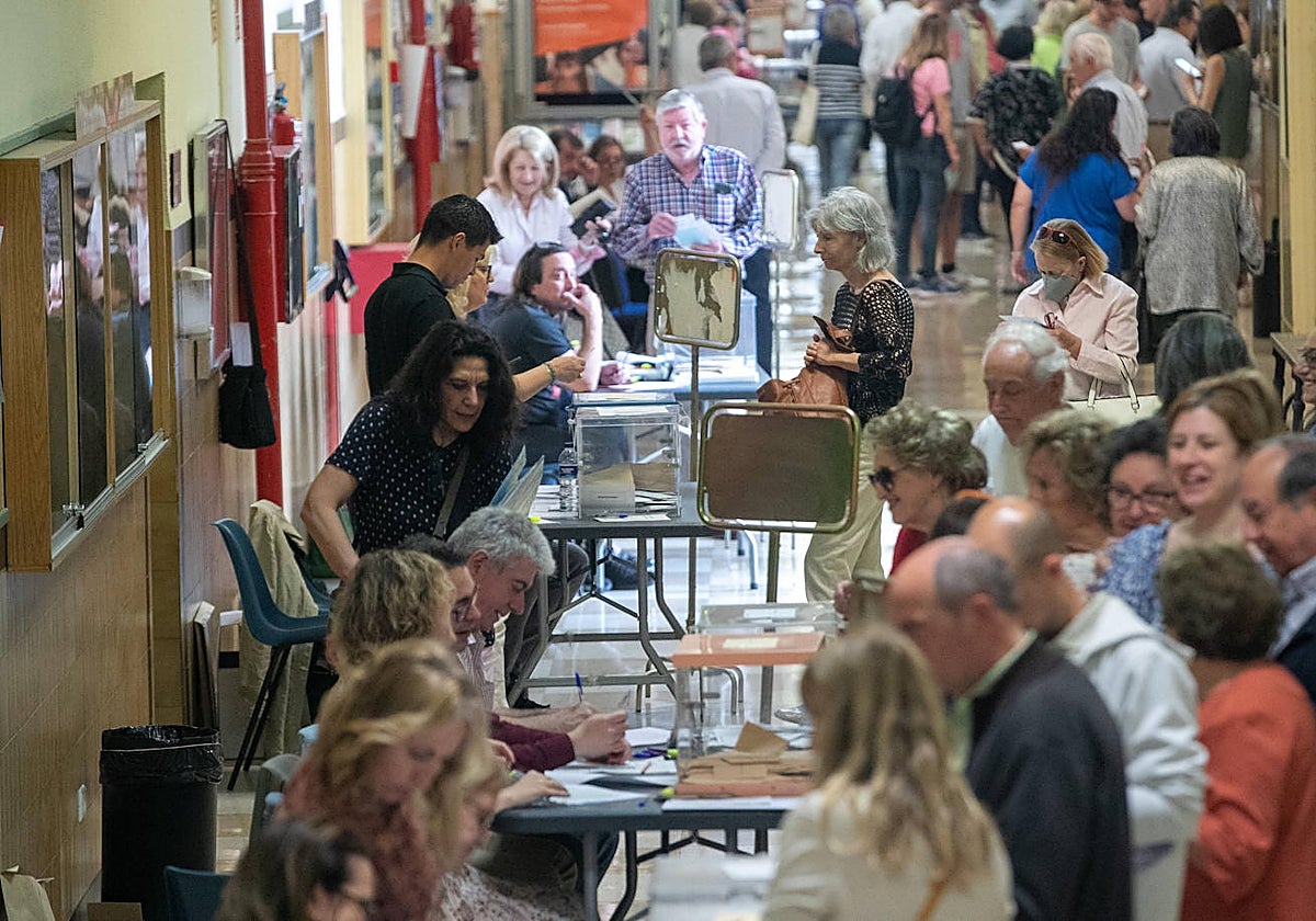 Imagen de un colegio electoral durante las elecciones