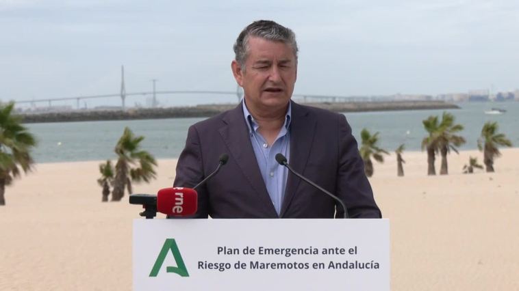 Gobierno andaluz acusa a Sánchez de "liderar" una campaña contra el sector de los frutos rojos