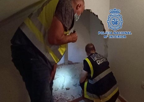 Imagen secundaria 1 - La Policía Nacional usó un aparato de rayo X para descubrir el lugar donde estaba enterrado el cadáver de Sibora