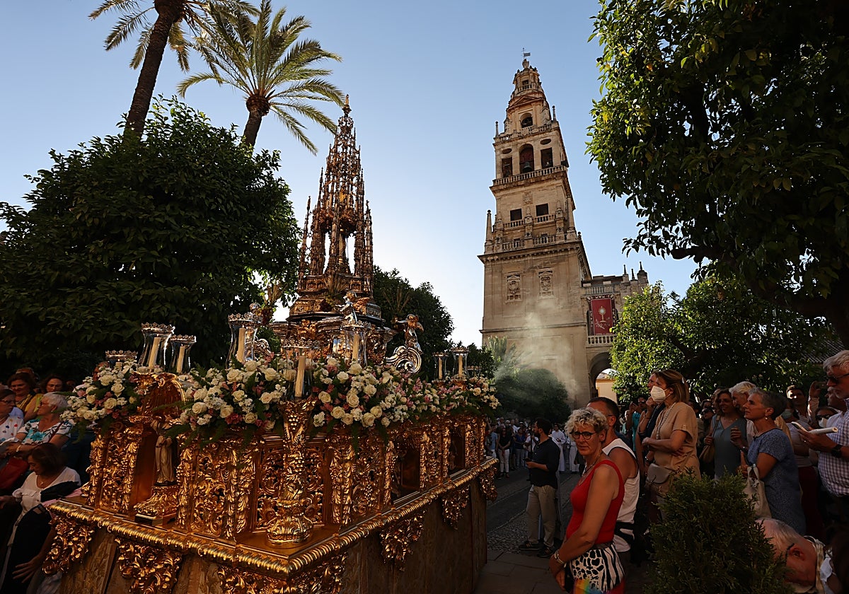 La custodia de Arfe en el Patio de los Naranjos