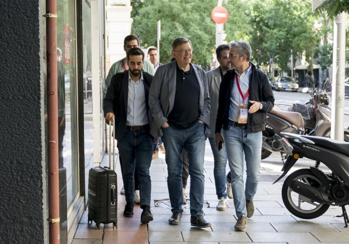 Ximo Puig, líder de los socialistas valencianos, este sábado, llegando a la sede del PSOE para la reunión del Comité Federal